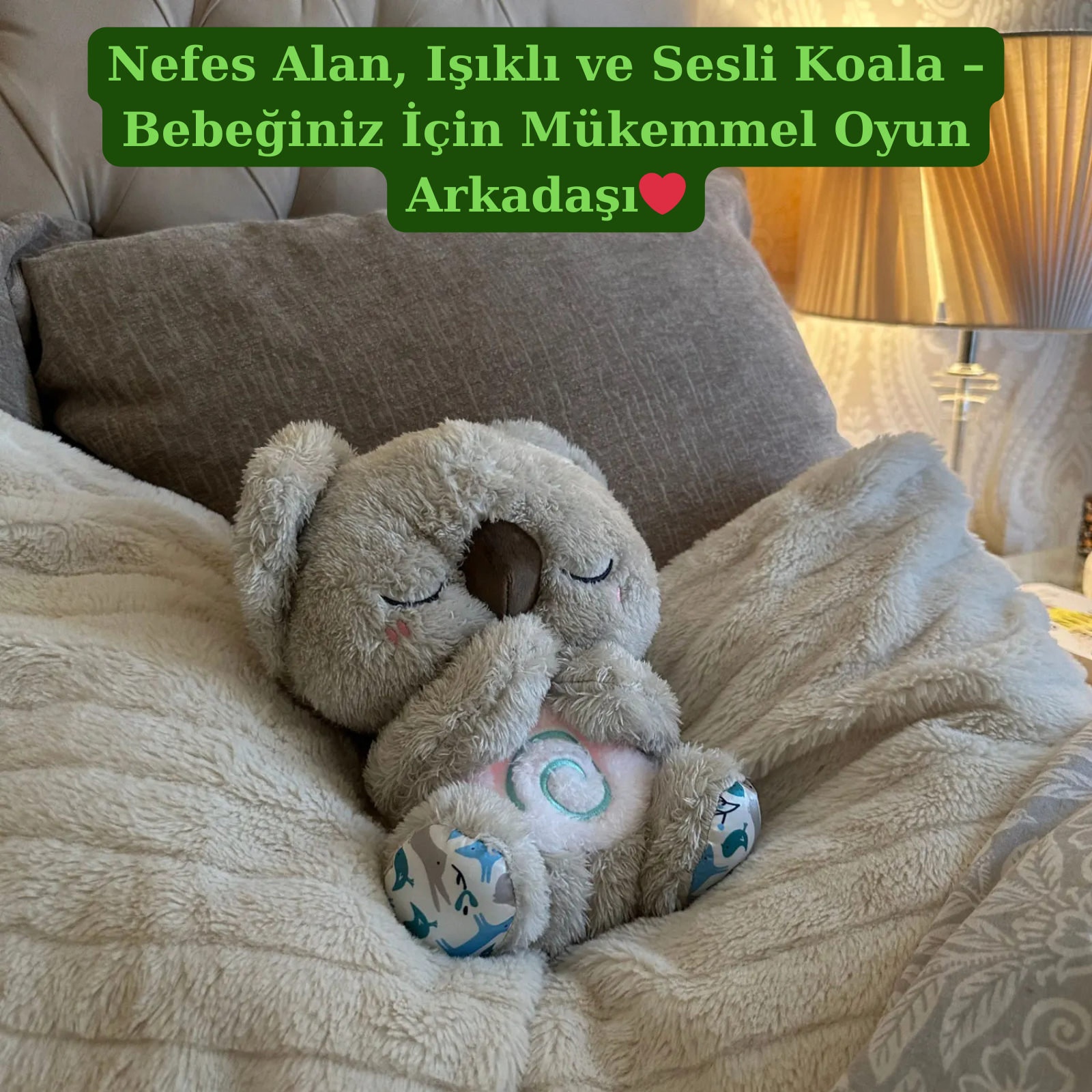 1. Minik Kalpler İçin Huzur Dolu Bir Uyku Arkadaşı!
Bebeğinizin gece boyunca kendini güvende ve mutlu hissetmesini sağlayan özel bir dost! Nefes alan, ışıklı peluş koala, yumuşacık dokusuyla bebeğinizi sarar, hafif nefes alışlarıyla sakinleştirir ve huzurlu bir uykuya davet eder.   